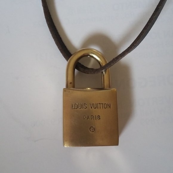 Rare Vintage Unisex Lock Charm Can Wear as Necklace Pendant Choker Apple iPhone - Picture 4 of 8